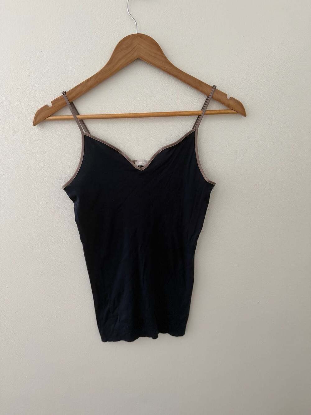 Hanro Cotton Seamless V-Neck Spaghetti Strap Camisole